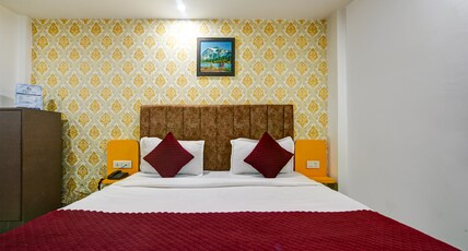 Hotel Paras Mahipalpur Room Type - Superior Deluxe Room with windows Hotel Paras Mahipalpur Room Type - Superior Deluxe Room with windows