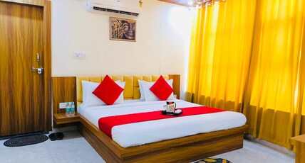 THE RAMAN PALACE -A BUDGET HOTEL Room Type - Super Deluxe Room