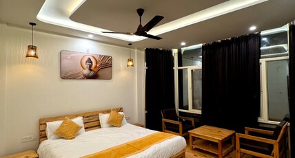 varlaxmi vatika Room Type - Delux room with himalayan view