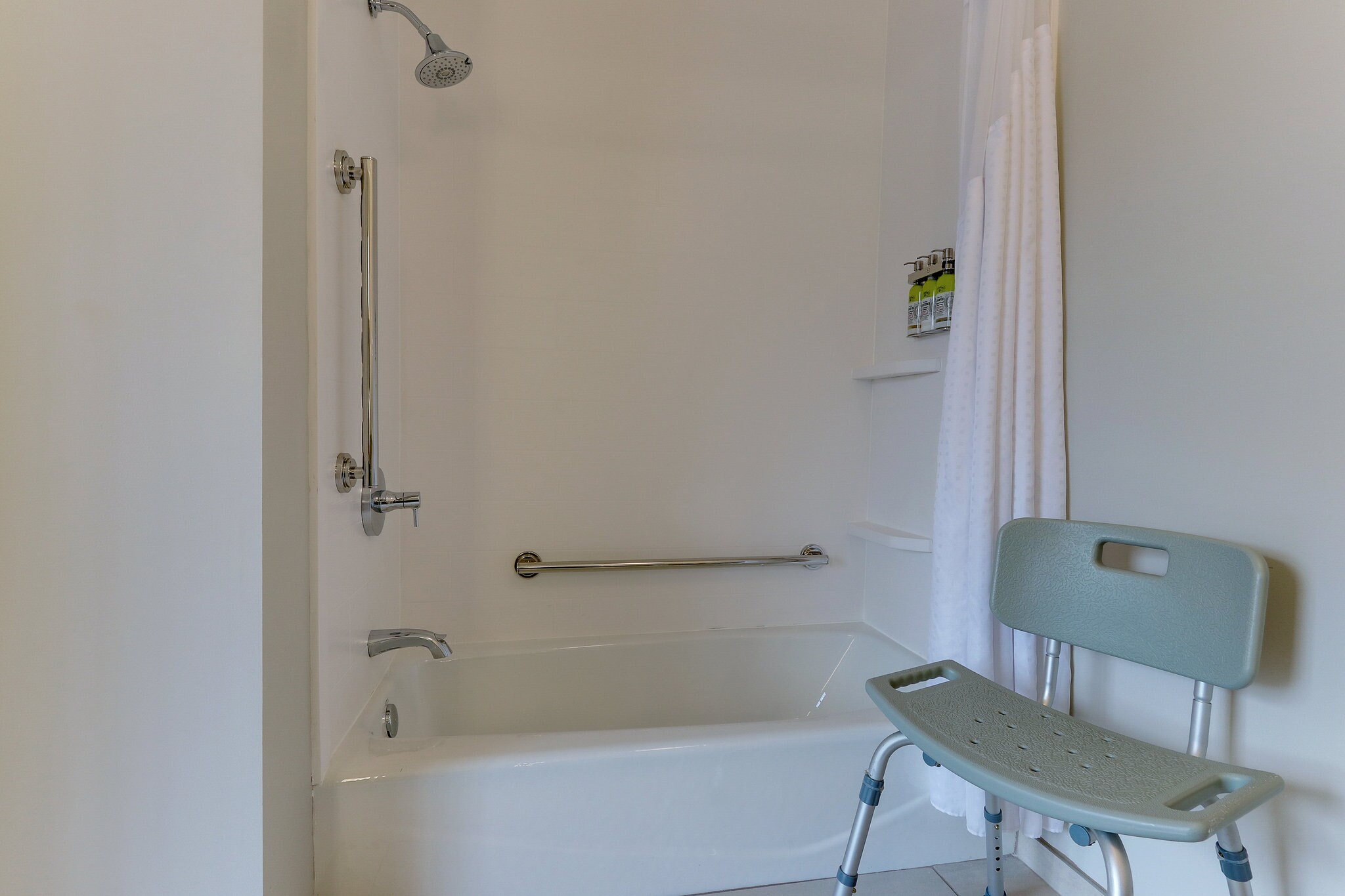 Holiday Inn Express & Suites CORBIN - Tap to explore photos