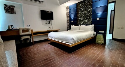 The Sky Imperial Hotel Yahvi Room Type - Imperial Deluxe Rooms (Double King and Queen Bed)