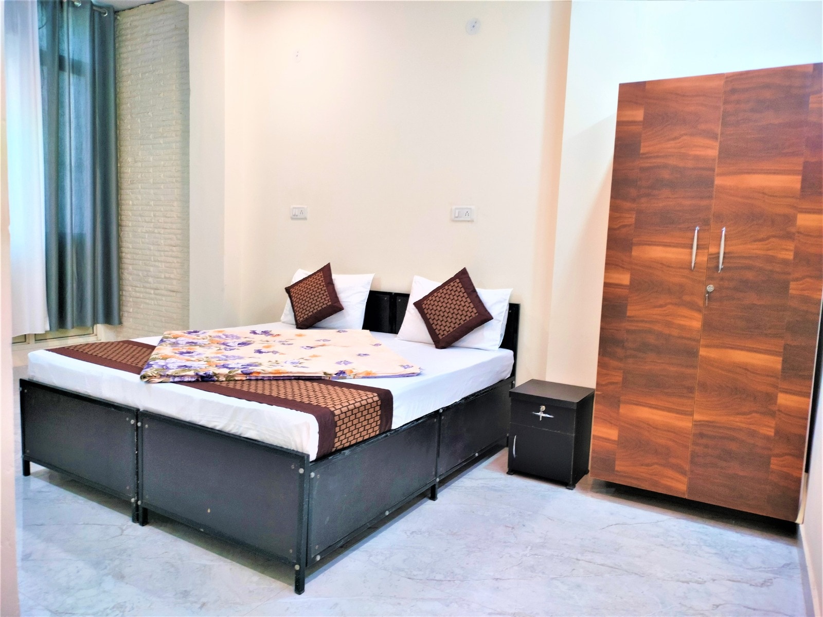 Comfort Inn Mayur Vihar - Tap to explore photos