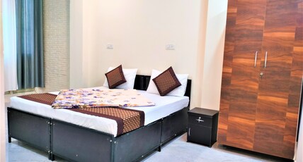 Comfort Inn Mayur Vihar Room Type - Deluxe room