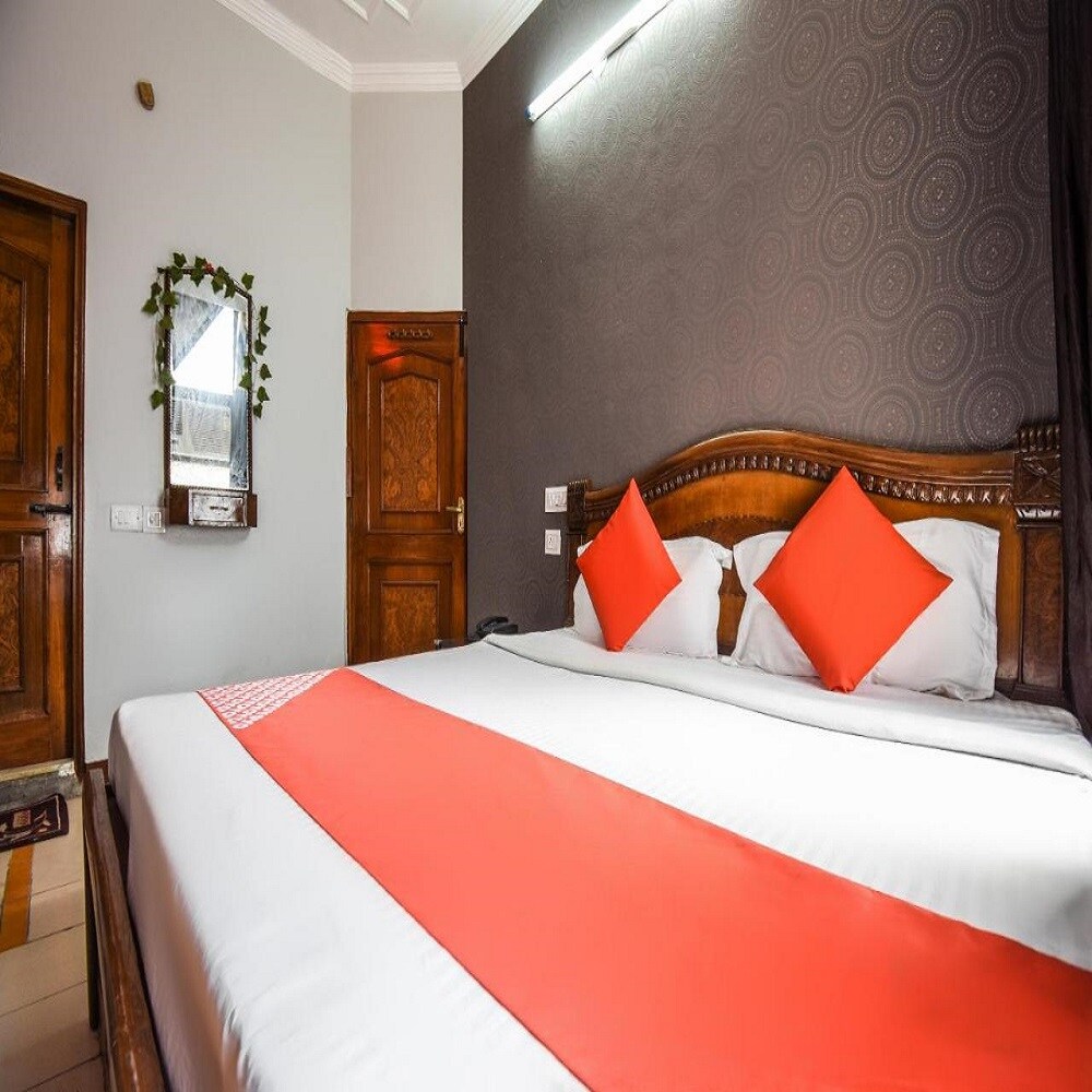 Hotel Prem Prakash - Tap to explore photos