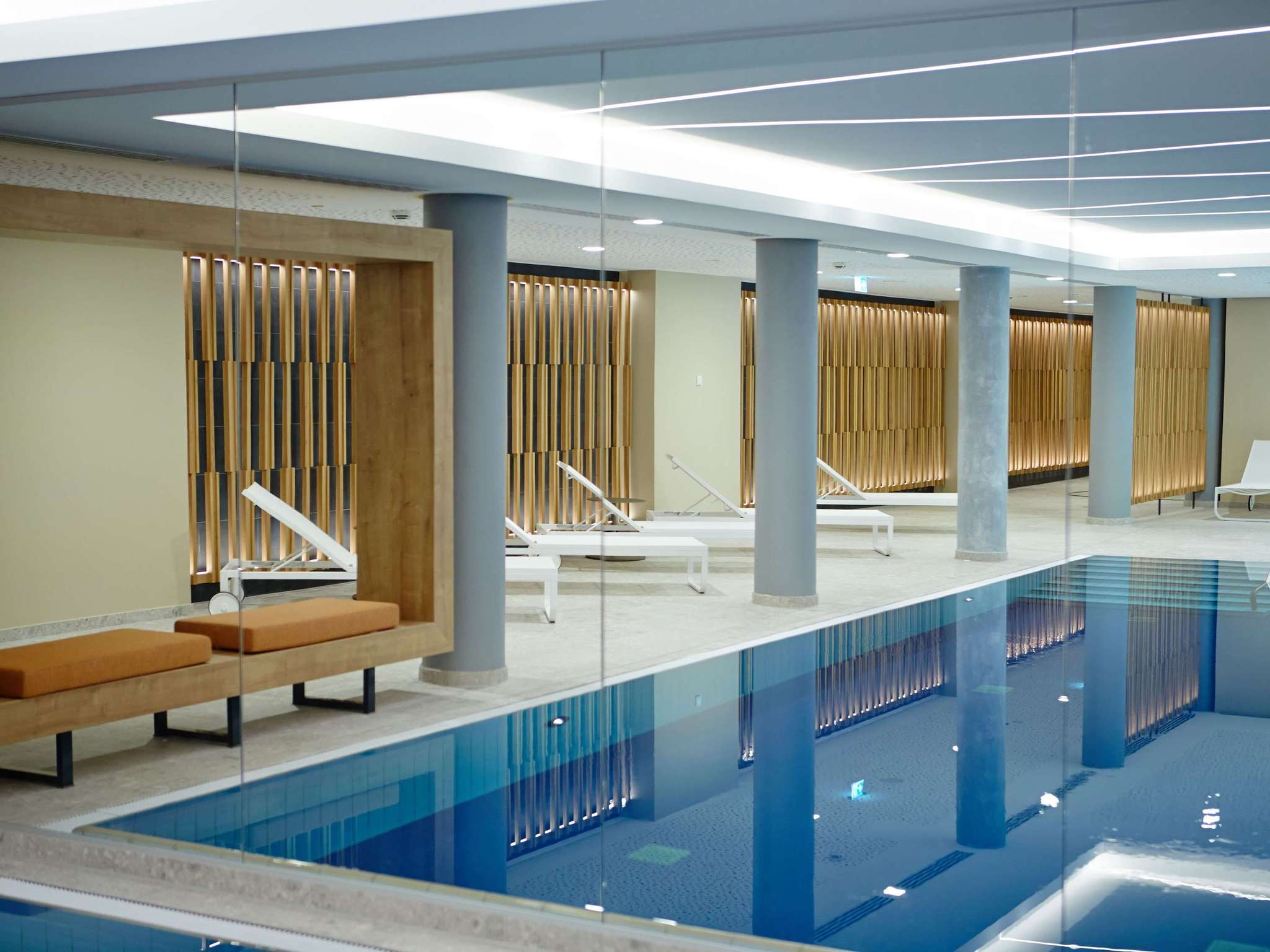 Novotel Muenchen City - Tap to explore photos