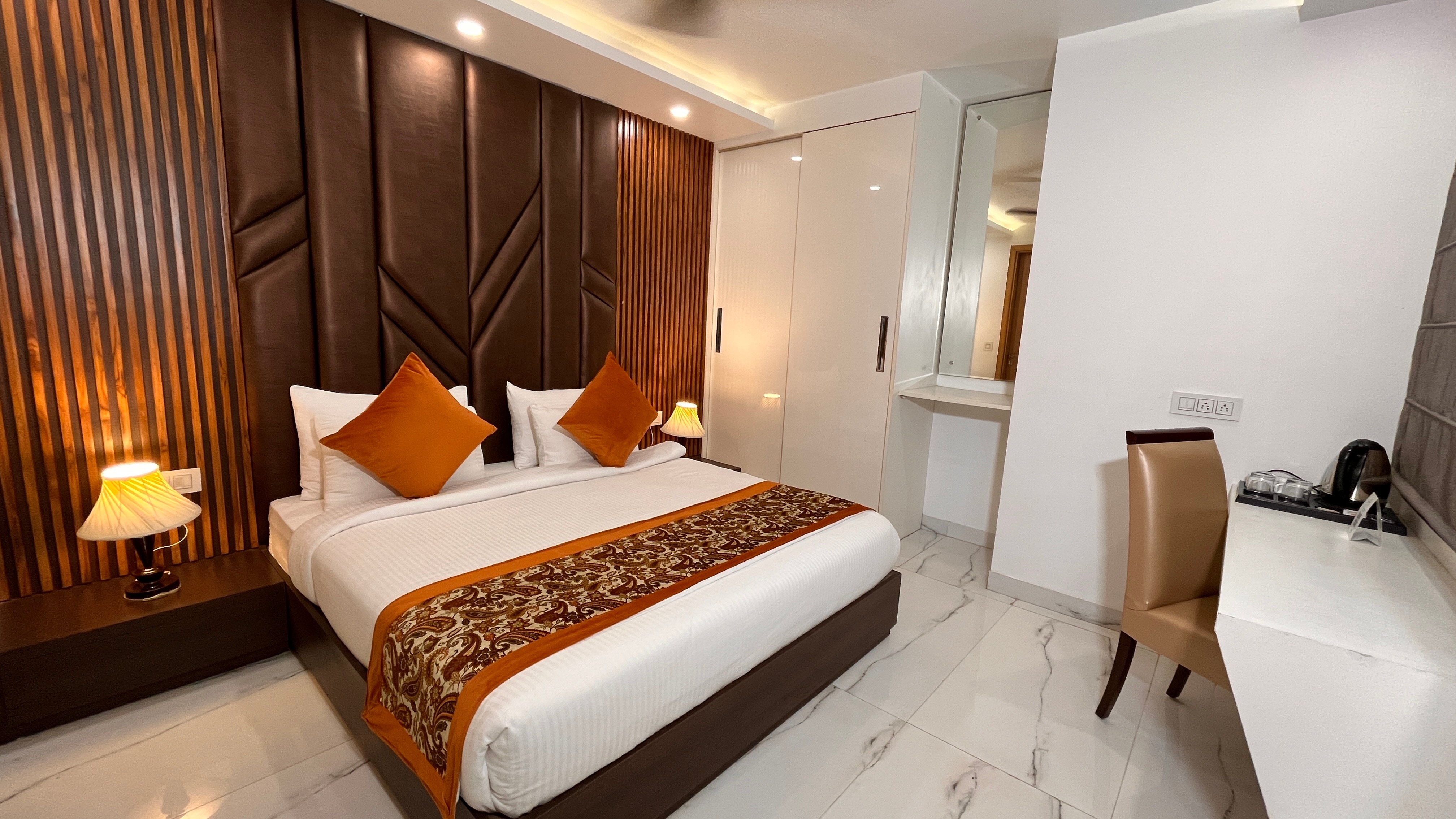 Hotel Keshav Residency - Medicity Gurugram, near Medanta Hospital - Tap to explore photos