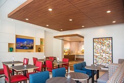 Holiday Inn Express & Suites Pittsburgh North Shore