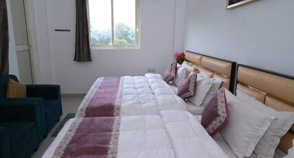 Shri Dham Hotel And Resort Room Type - Super Deluxe Room