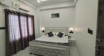 Hotel Gurukulam Room Type - Luxury room with private bolcony