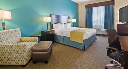 Best Western Lindsay Inn & Suites Room Type - Accessible - 1 King, Mobility Accessible, Communication Assistance, Bathtub, Non-Smoking, Full Break Best Western Lindsay Inn & Suites Room Type - Accessible - 1 King, Mobility Accessible, Communication Assistance, Bathtub, Non-Smoking, Full Break