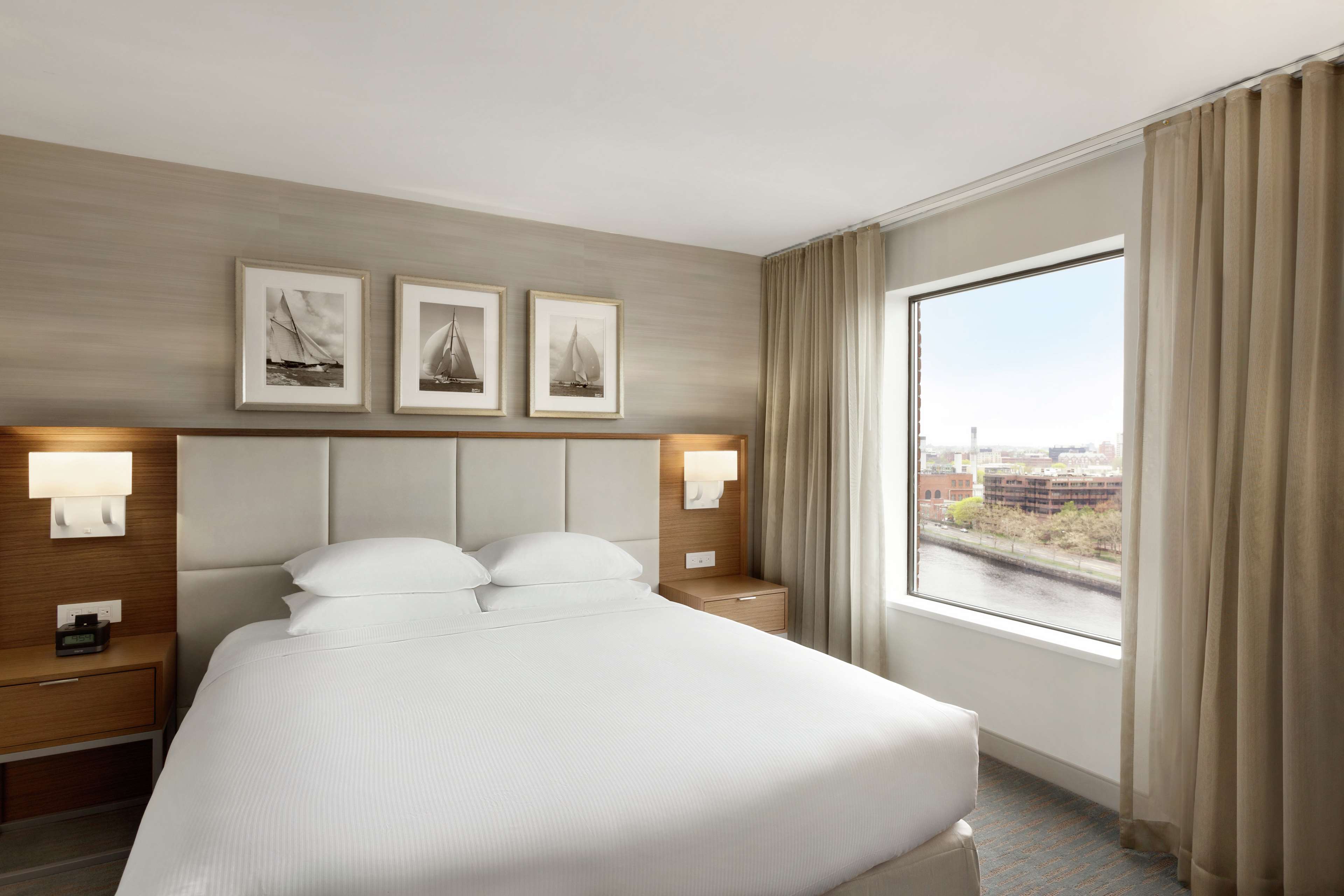 DoubleTree Suites by Hilton Hotel Boston - Cambridge - Tap to explore photos