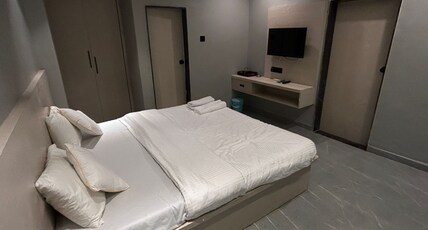Sky Stoneleaf Retreat Room Type - Deluxe AC Room