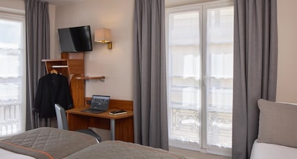 Timhotel Montmartre Room Type - Superior Twin Room Paris view