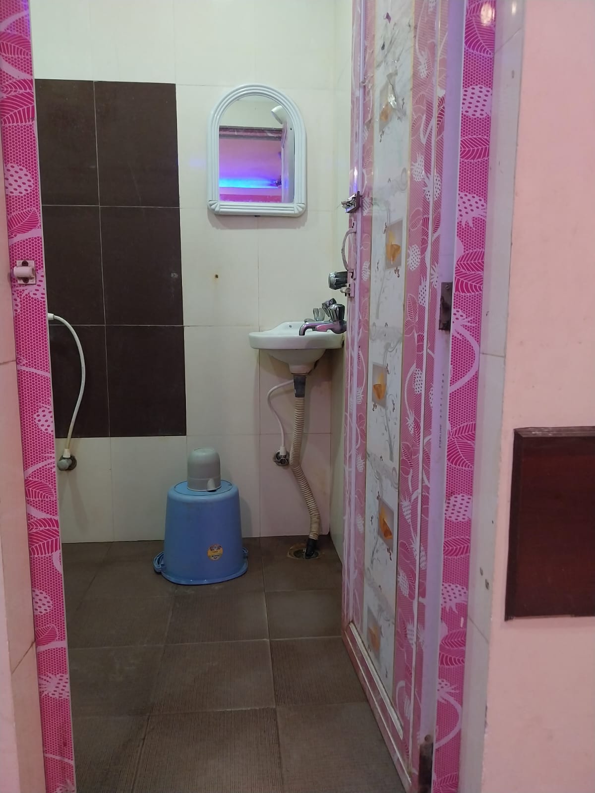 Hotel Trimurti - Tap to explore photos