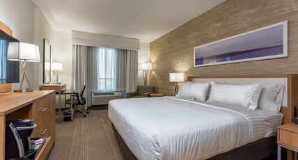 Holiday Inn San Marcos-Convention CTR Area Room Type - 1 King Deluxe Roll In Shower Nonsmoke