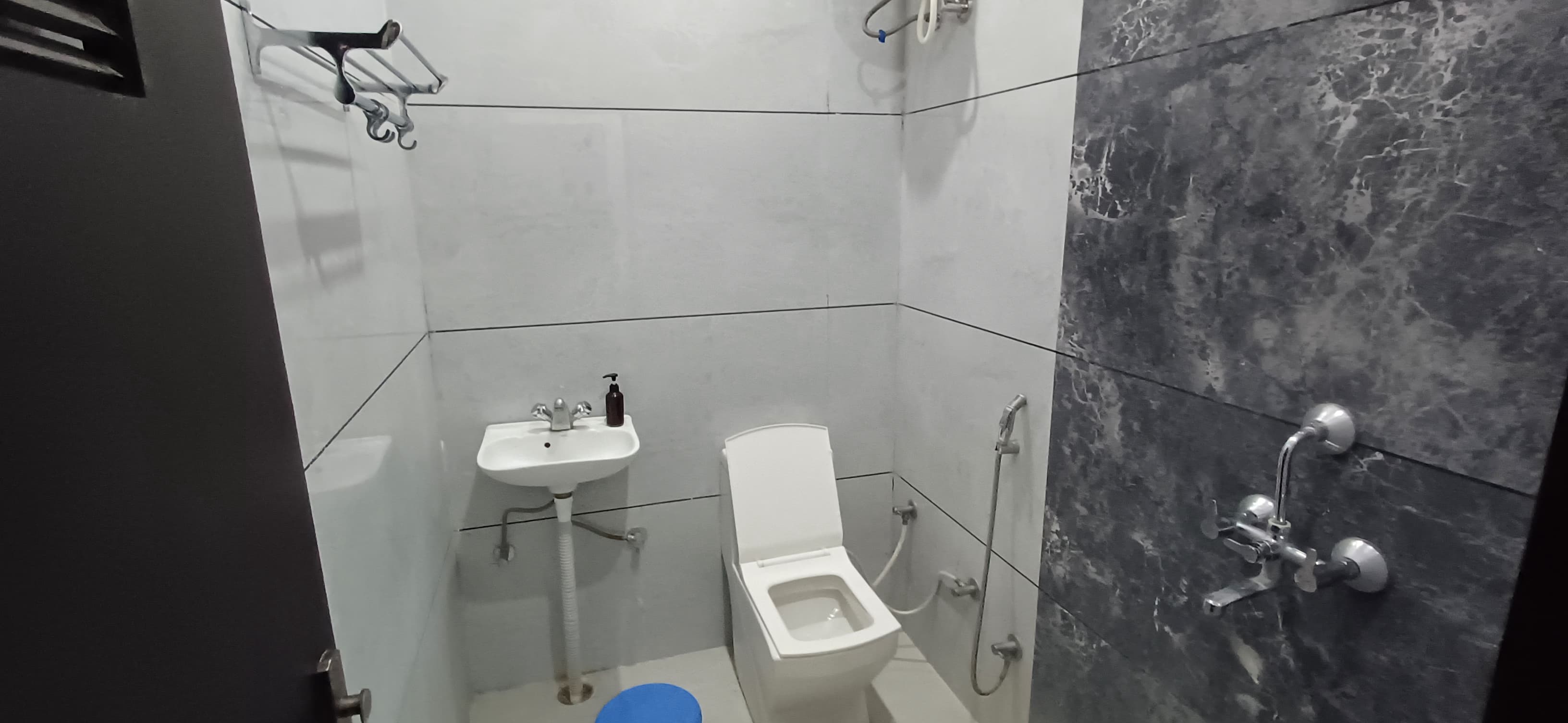 Shree Ji Kunj Homestay - Tap to explore photos