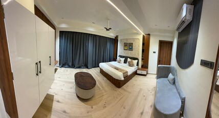 Hotel Vallabh Sky Room Type - Deluxe Room With Bathtub