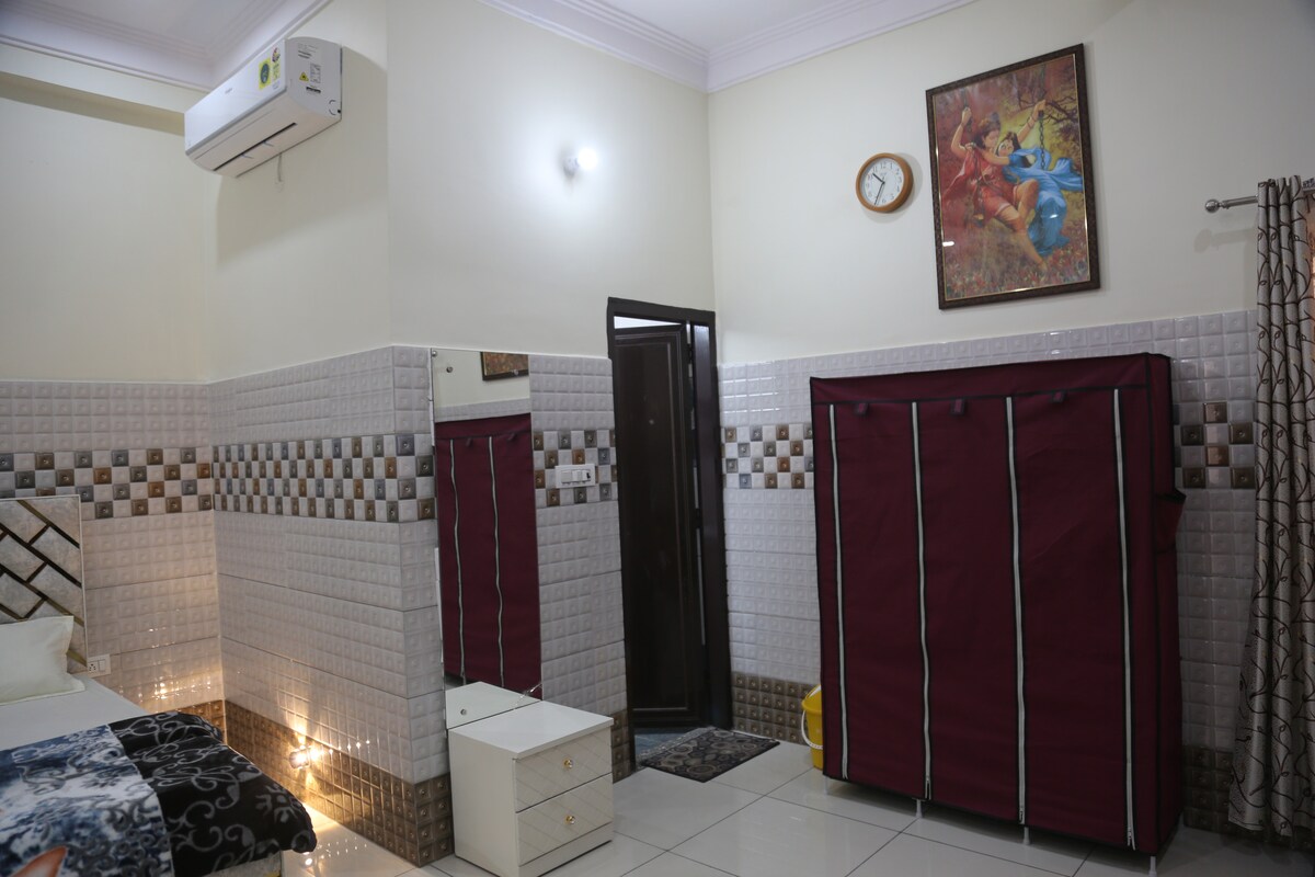 KANTA SANTRAM AASHRAM - Tap to explore photos