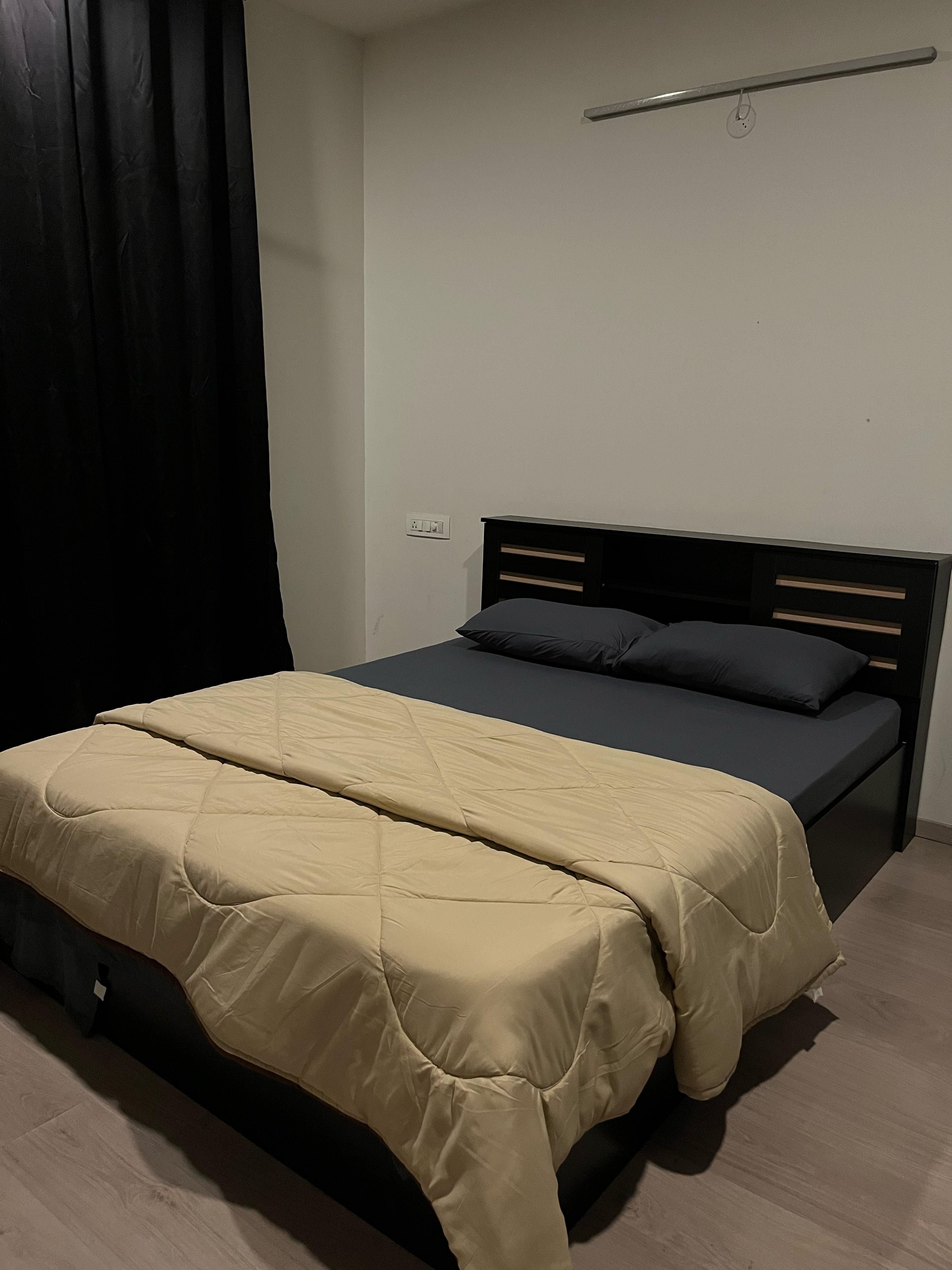 Luxury apartment near airport - Tap to explore photos