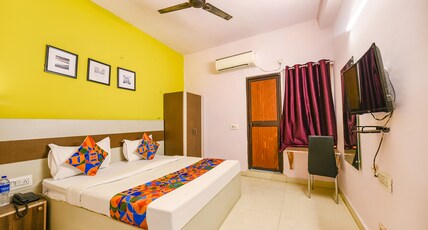 FabHotel Royal Discovery Room Type - Deluxe Room