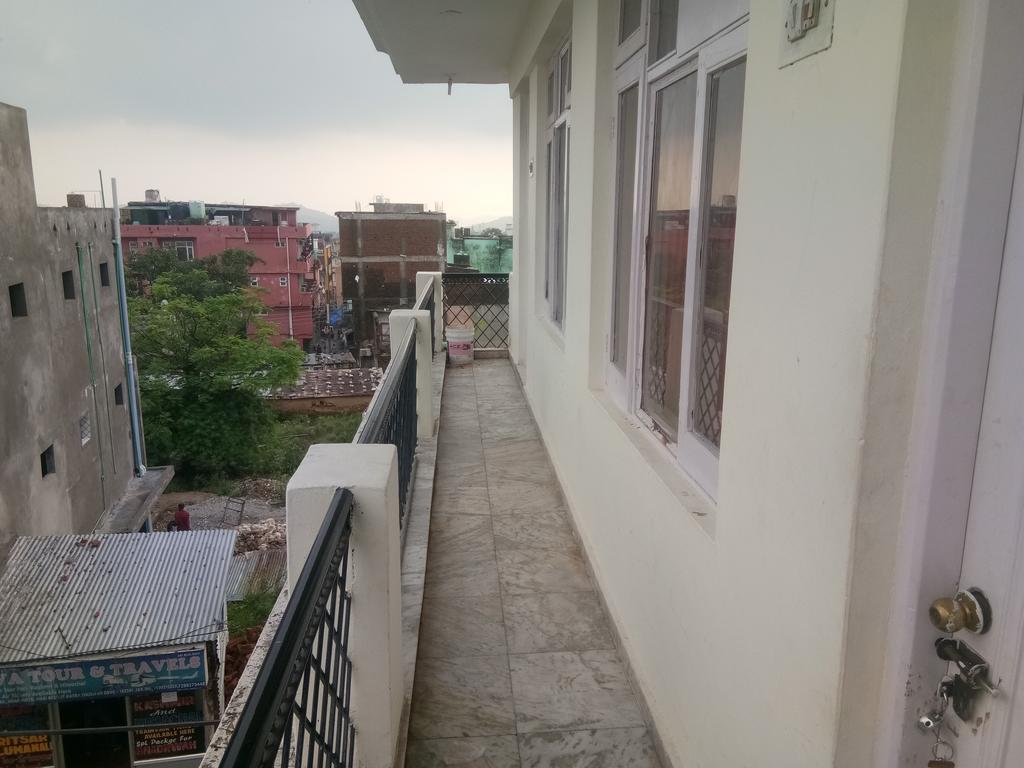 Hotel Regal - Tap to explore photos