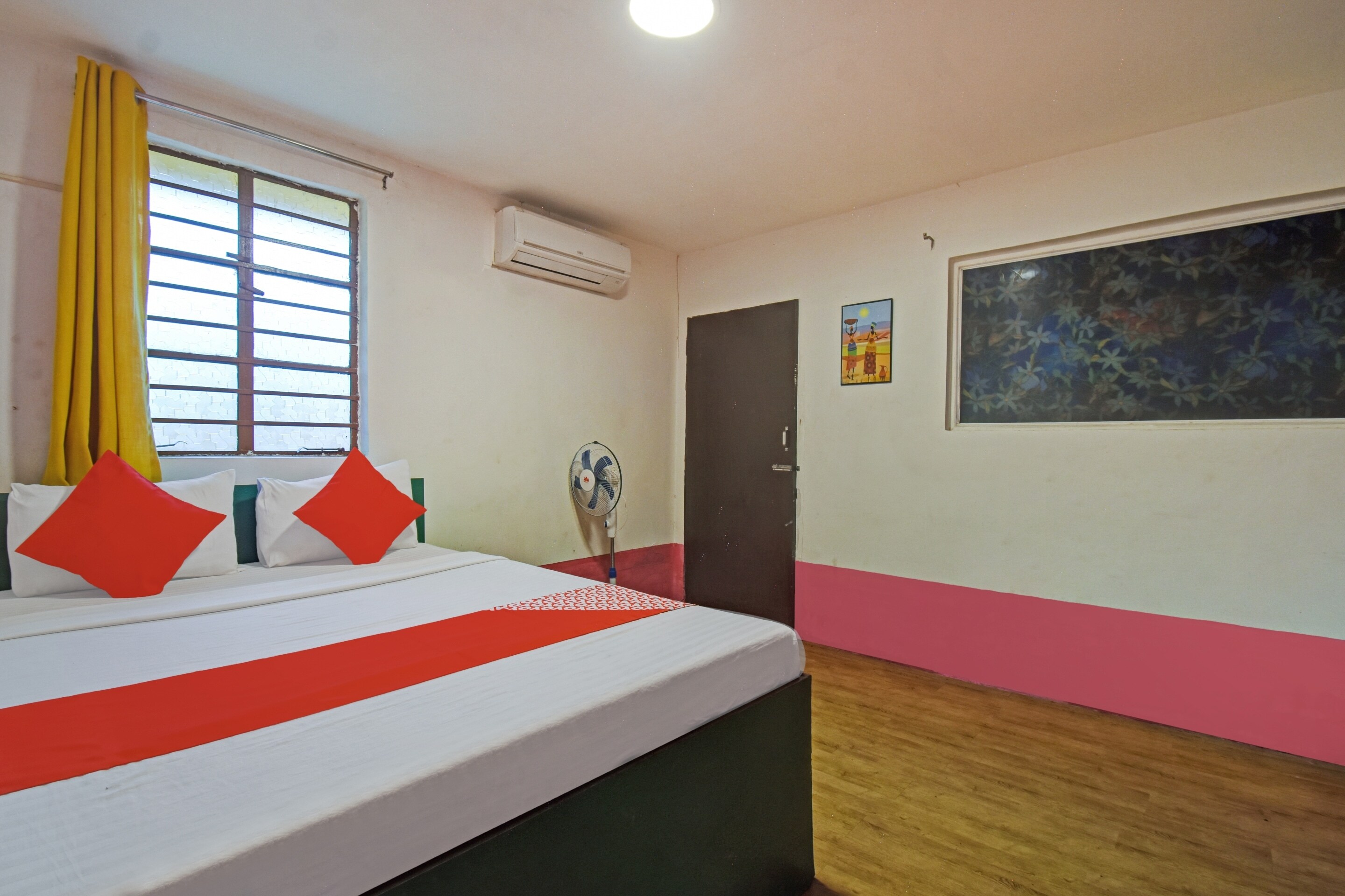 Hotel O Luxor Home Stays - Tap to explore photos