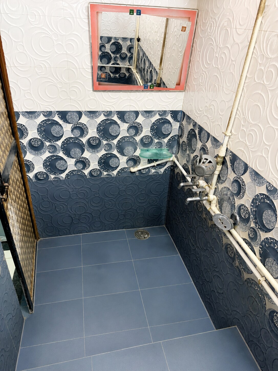 Ivar Homestay - Tap to explore photos