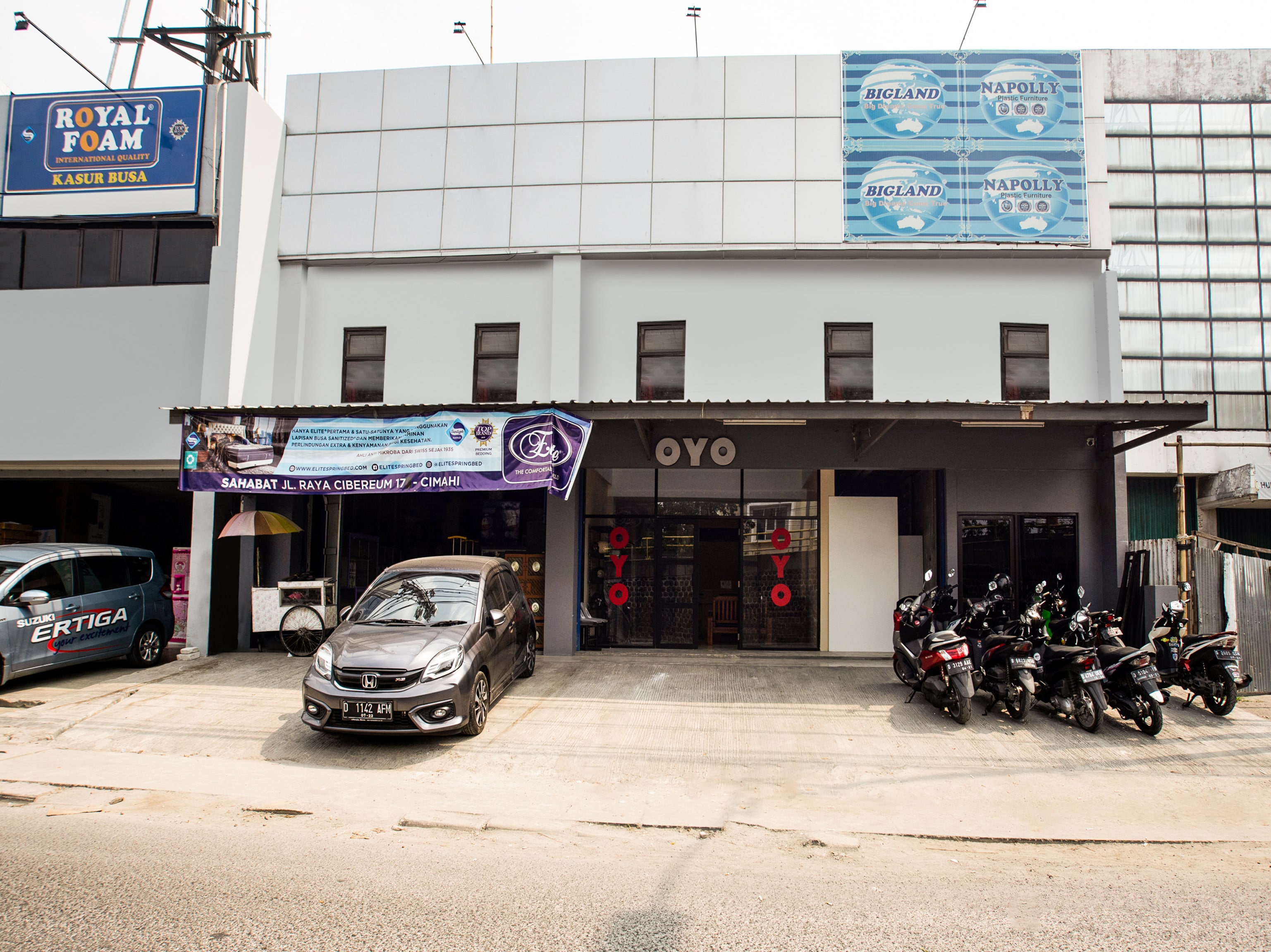 Capital O 3463 Cimahi Guest House - Tap to explore photos