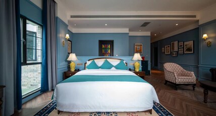 Hotel Indigo Heilong Lake, an IHG hotel Room Type - 1 King Premium Courtyard View Single Sofa Bed