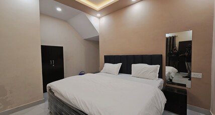 Maa Parvati Homestay Ayodhya Room Type - DeluxeBedroom 9