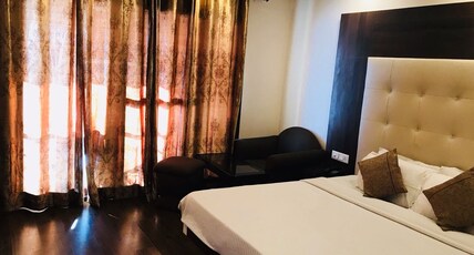 Mall Palace Room Type - Executive Balcony AC Top Floor