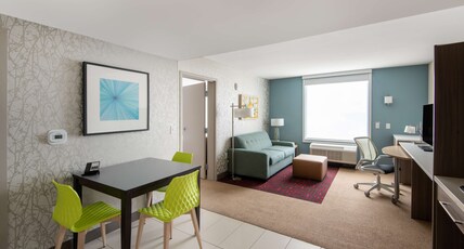 Home2 Suites by Hilton Phoenix Airport North, AZ Room Type - 1KG MOB HR ACC TUB SUITE