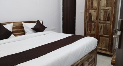 Hotel Yaduraj Room Type - Deluxe Room