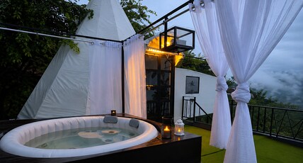 Gadeni Stays | Luxe/Unique Stay Room Type - Hybrid Tippi cabin with jacuzzi