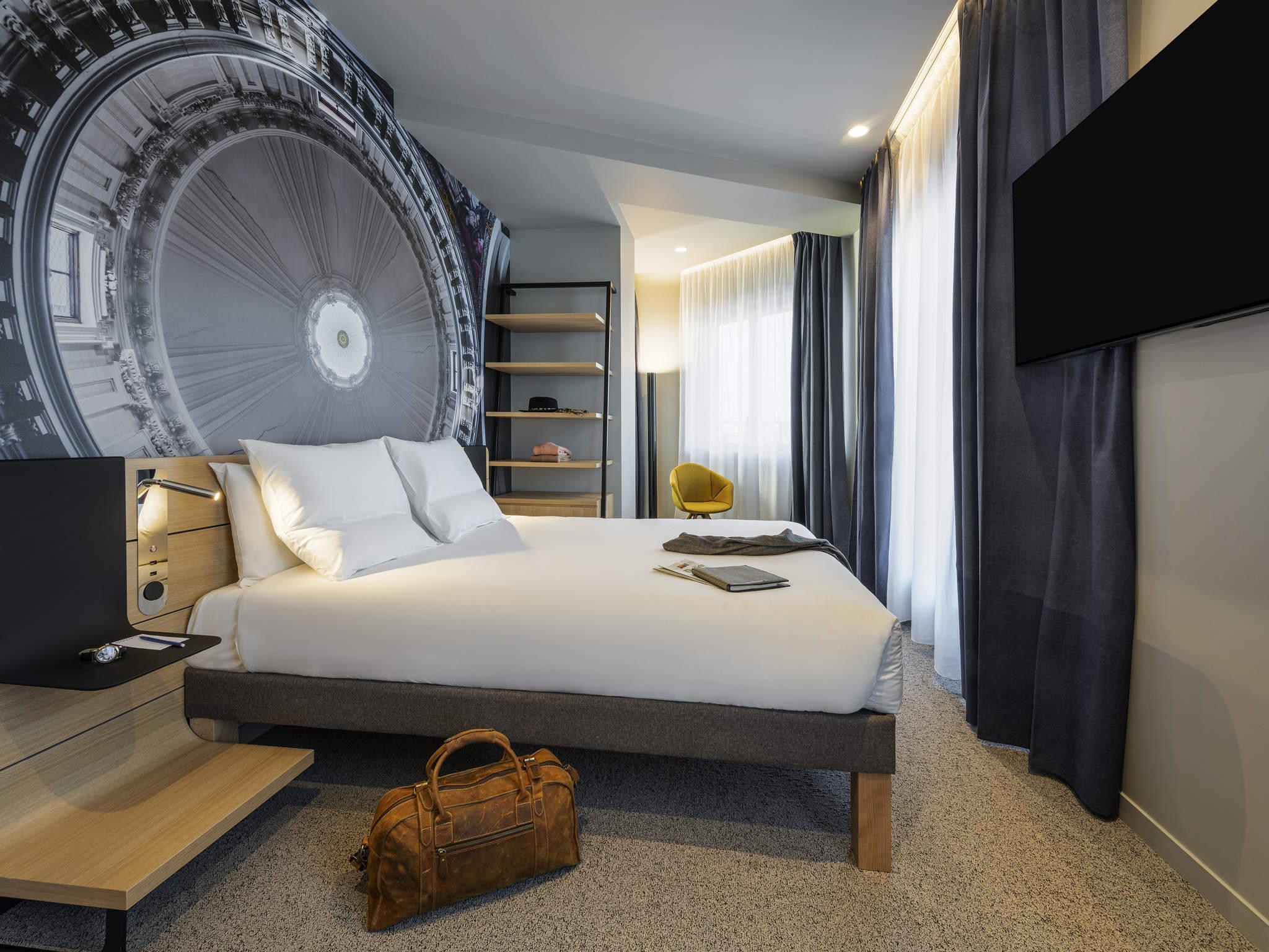 Novotel Paris 20 Belleville - Tap to explore photos