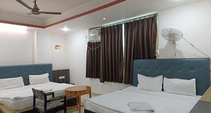 New Holiday Inn Room Type - Deluxe Ac Family Bed Room