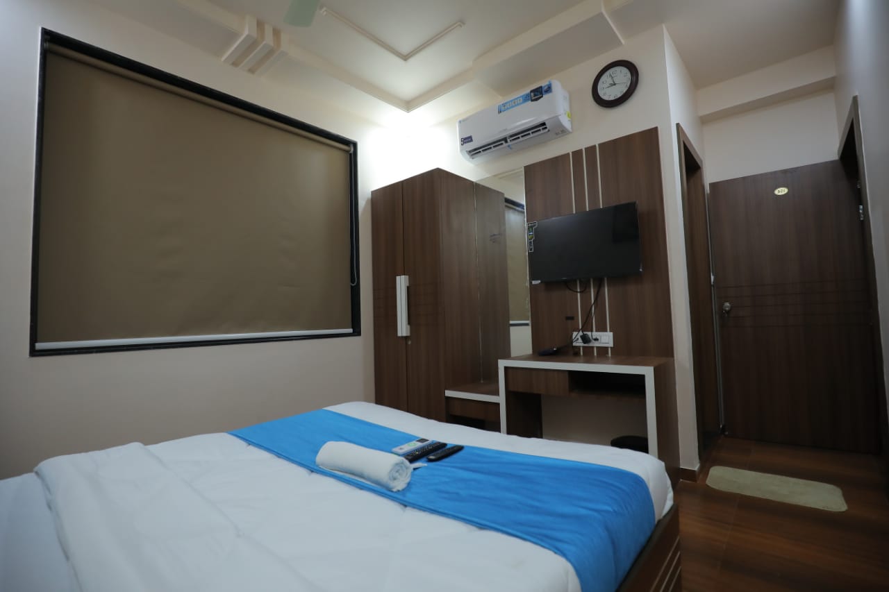Hotel Raviraj Palace - Tap to explore photos