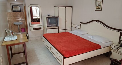 Hotel Alakapuri Room Type - Double Bed Deluxe