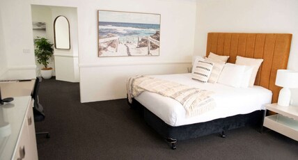 Best Western Plus Apollo International Hotel Room Type - Suite-1 King Bed, Non-Smoking, Jetted Tub, Balcony, Panoramic View, Wi-Fi, In House Movies Best Western Plus Apollo International Hotel Room Type - Suite-1 King Bed, Non-Smoking, Jetted Tub, Balcony, Panoramic View, Wi-Fi, In House Movies