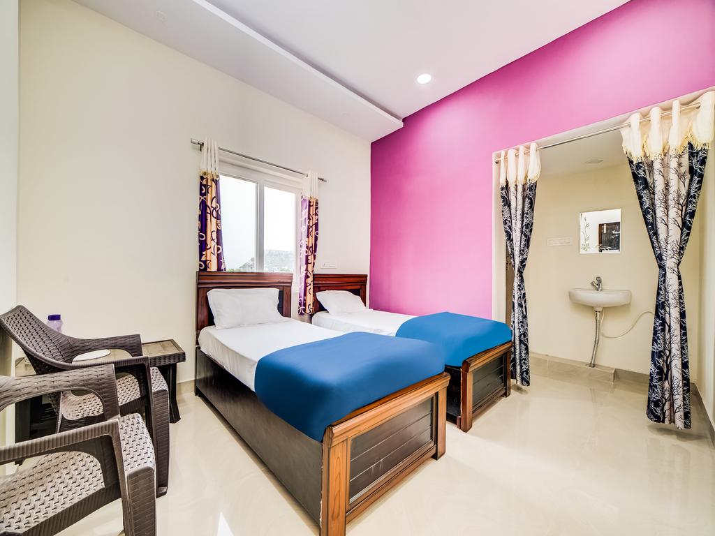 PAL Hotels Depally Town House - Tap to explore photos