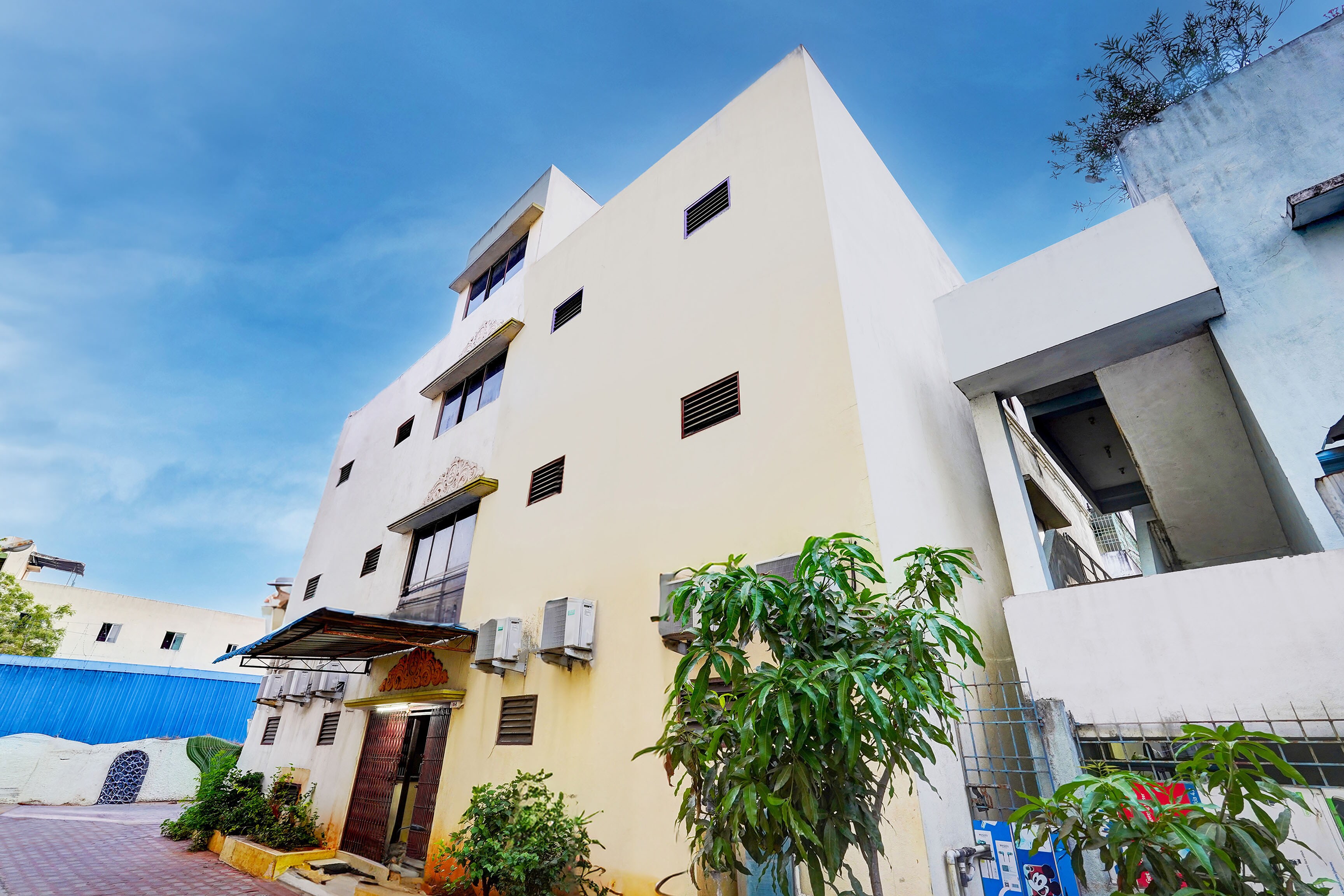 Hotel O Sri Krishna Mahal - Tap to explore photos