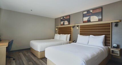 Best Western Plus Montreal Downtown- Hotel Europa Room Type - 2 Double Beds, Non-Smoking, Deluxe Room, Work Desk