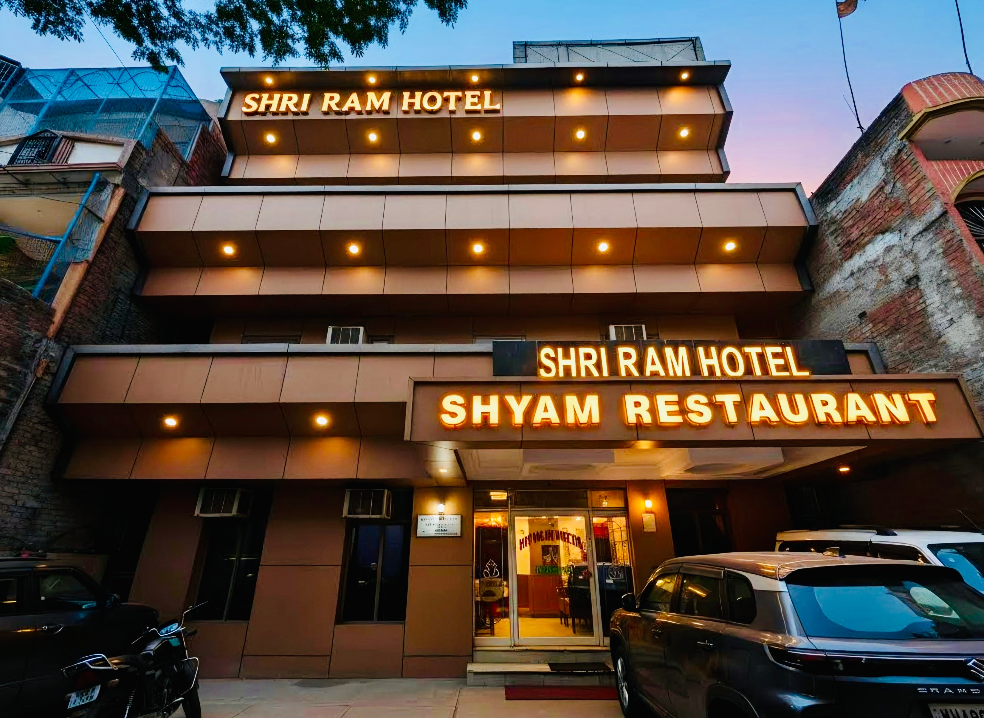 Shri Ram Hotel - 50 Mtrs. from Shri Ram Janam Bhumi - Tap to explore photos