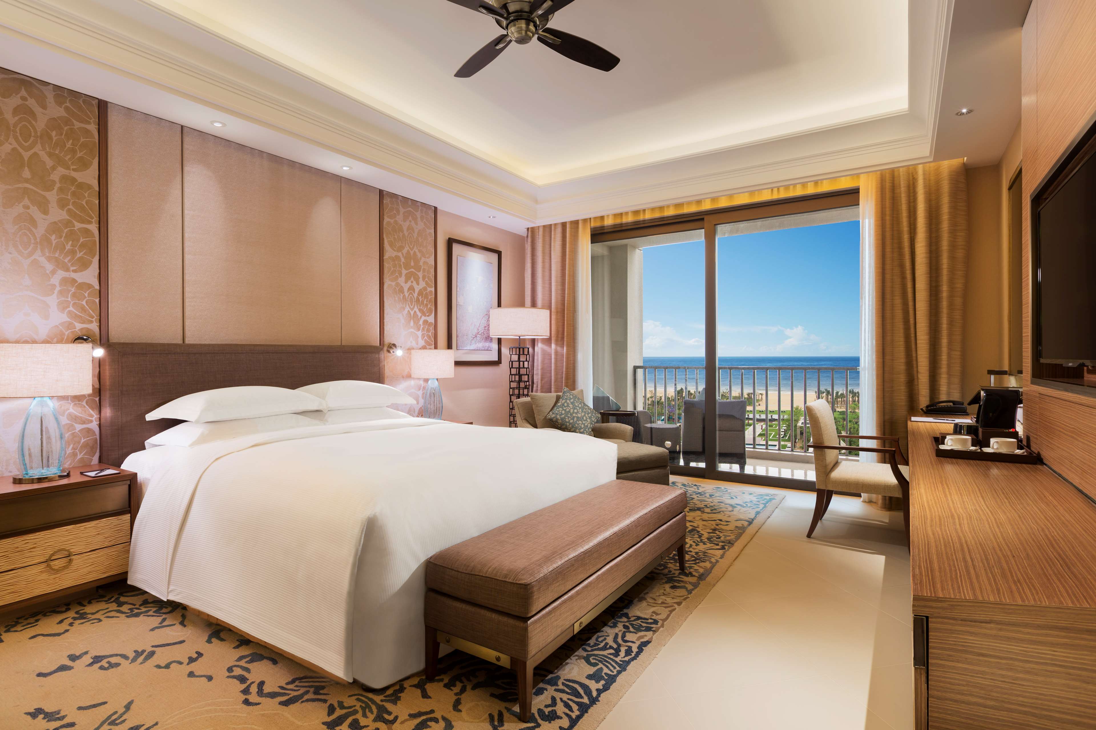 Hilton Haikou Meilan - Tap to explore photos