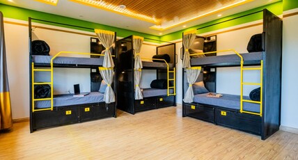 The Hosteller Lansdowne Room Type - Bed in 8 Bed Female Dormitory with Balcony and Mountain View