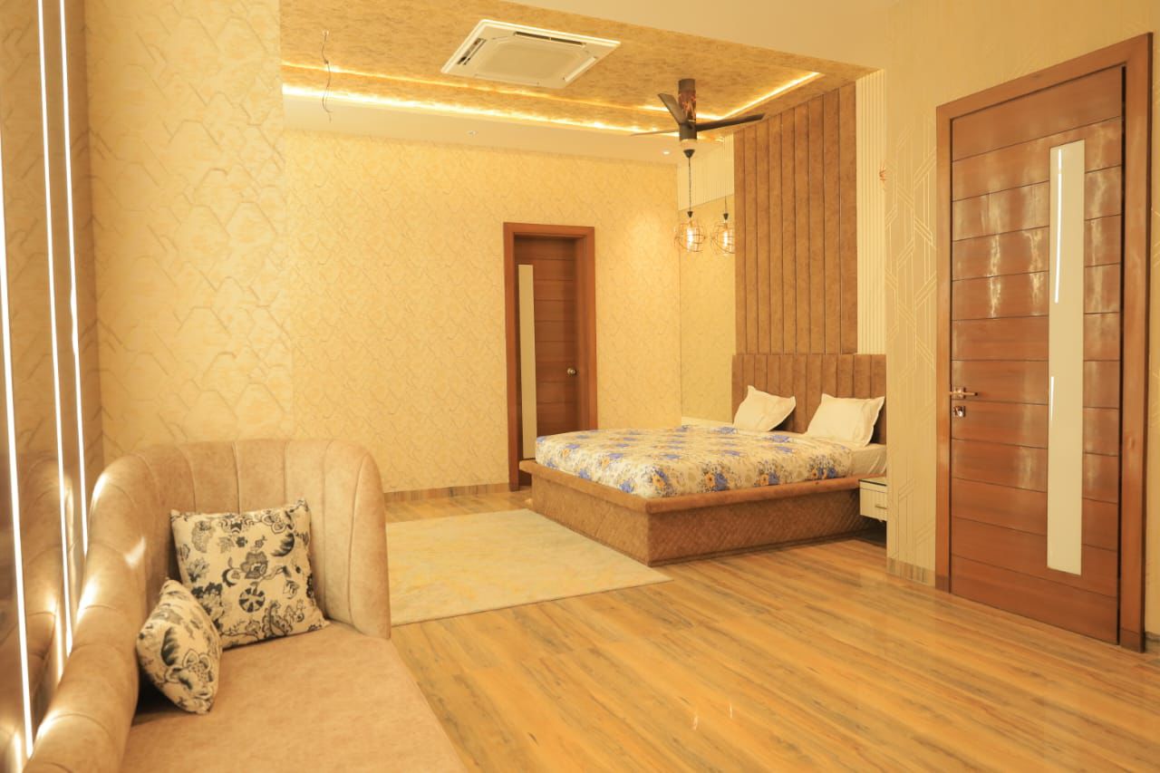 Royal Galaxy - Tap to explore photos