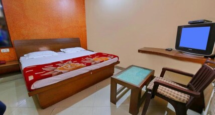 Parkash Hotel Room Type - Deluxe AC Room