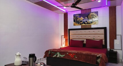 PINK WHITE GUEST HOUSE Room Type - Semi Deluxe Room