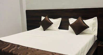 Hotel Manak Inn Room Type - Deluxe Room AC