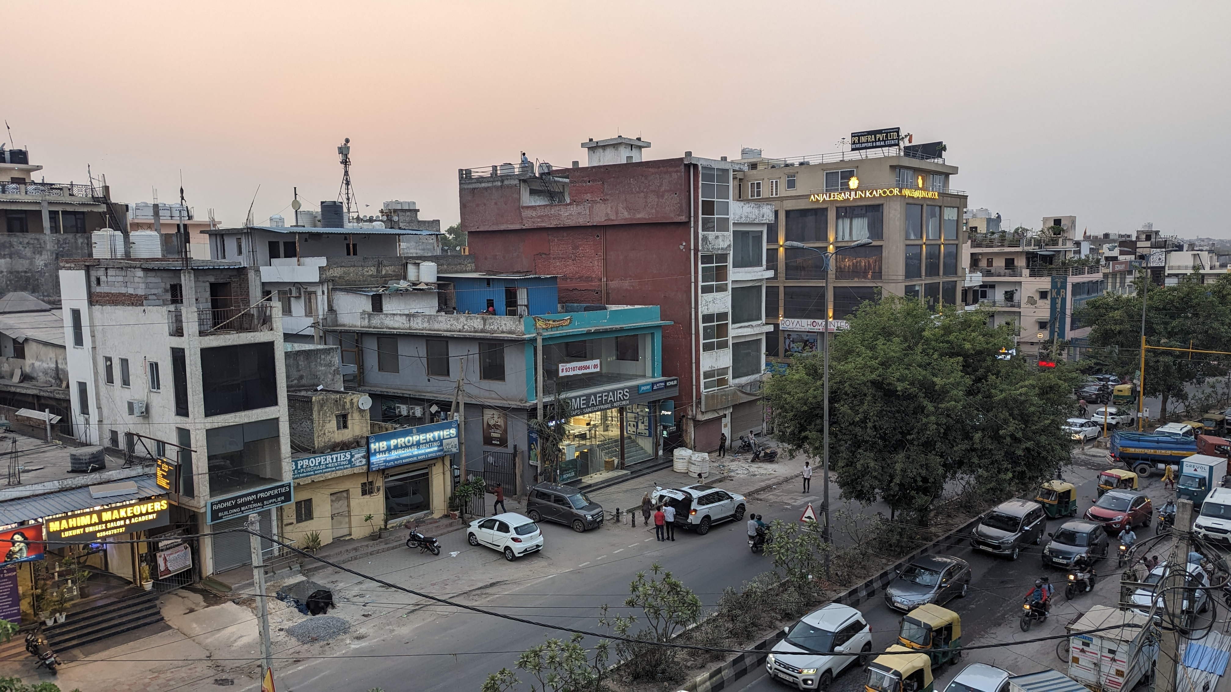 Mauryan Elite Hotel Qutab Minar Metro Station - Tap to explore photos